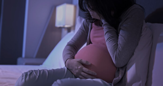 depressed pregnant woman